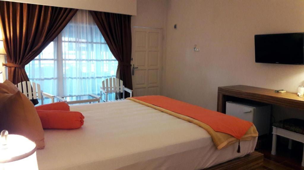 Satria Wisata Hotel Parepare Extérieur photo