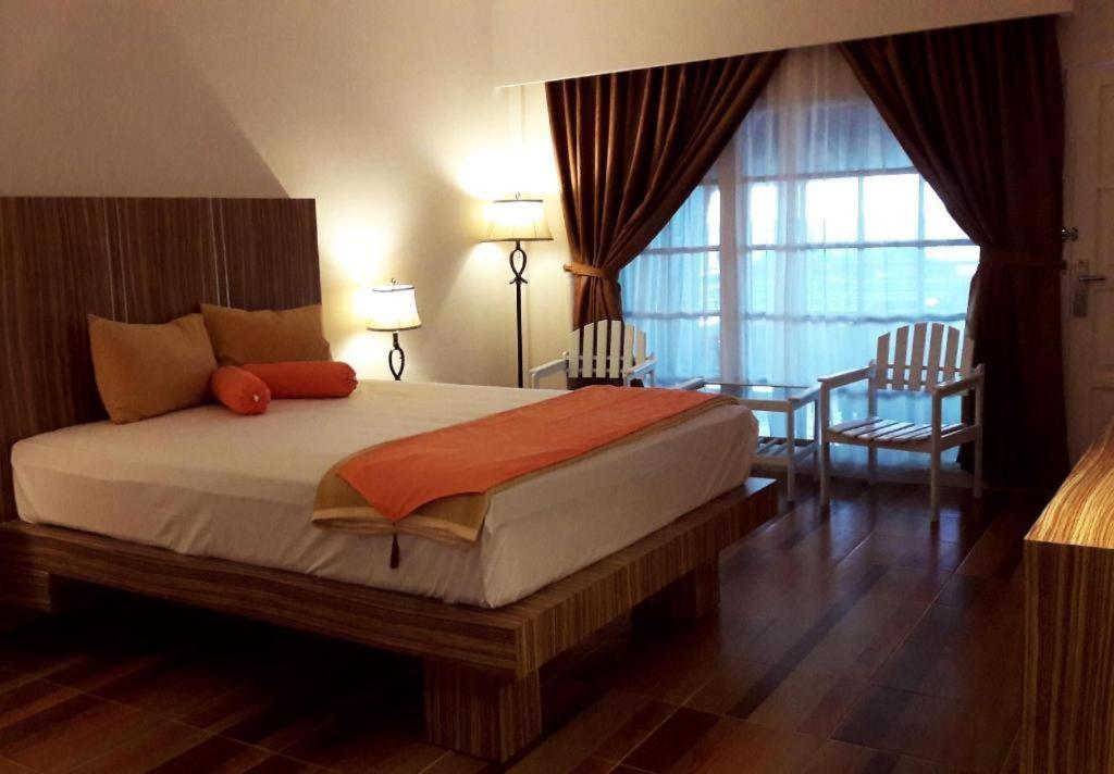 Satria Wisata Hotel Parepare Extérieur photo