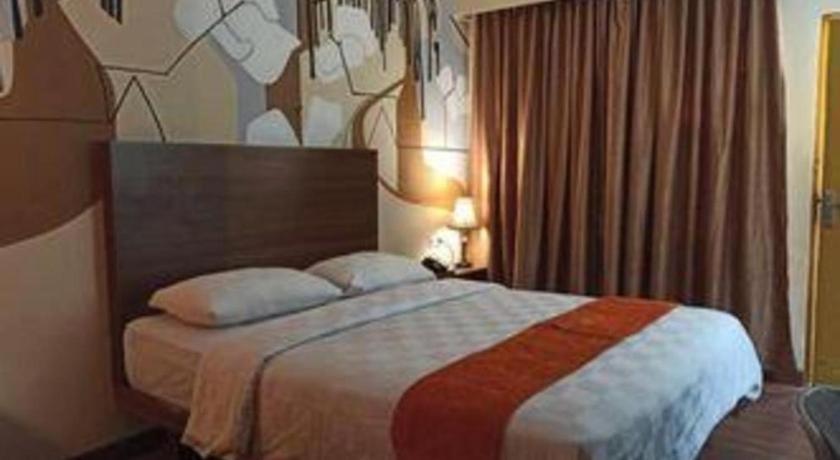 Satria Wisata Hotel Parepare Extérieur photo