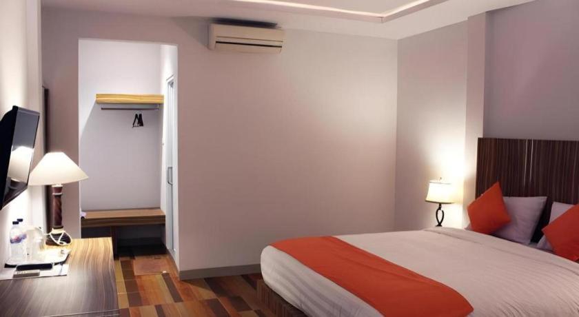 Satria Wisata Hotel Parepare Extérieur photo
