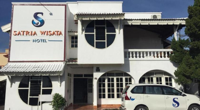 Satria Wisata Hotel Parepare Extérieur photo