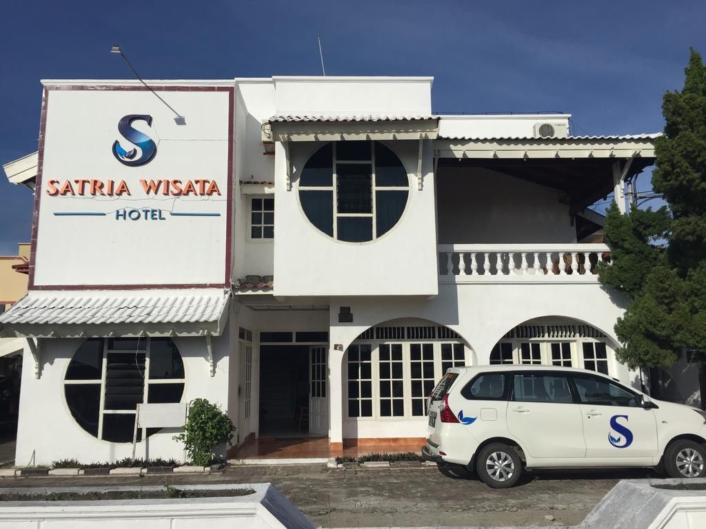 Satria Wisata Hotel Parepare Extérieur photo